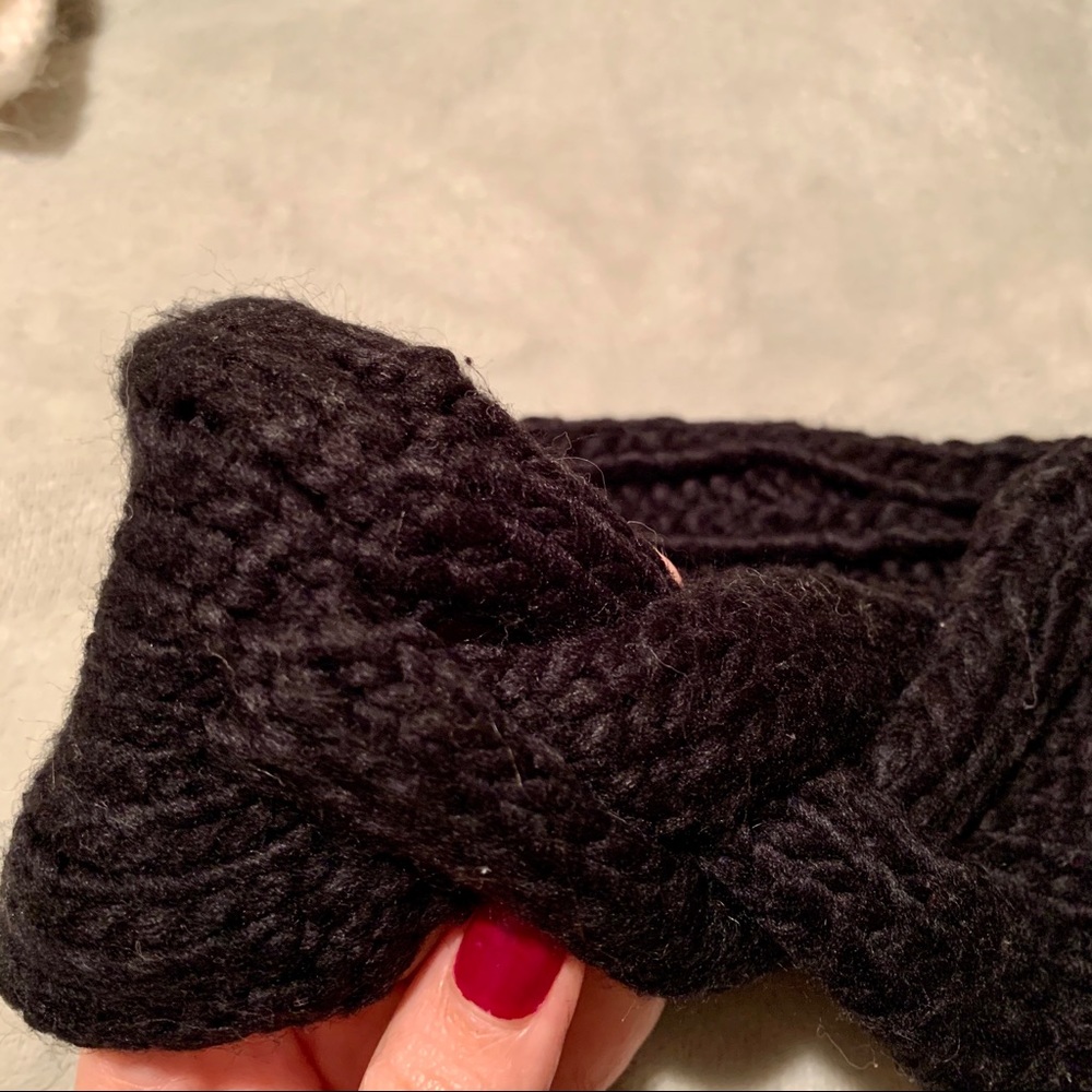 Small black winter headband⛄️ - Picture 3 of 4